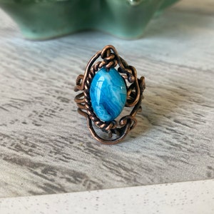 Handmade hand forged hammered copper wire ring with blue agate gemstone bead ****size 7.5