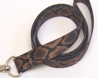 Cordón con correa para el cuello con estampado de piel de serpiente 15 mm