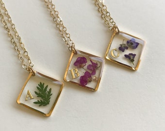 Collar de flores prensadas personalizado con inicial / 26 letras / relleno de oro de 14 k / boda, aniversario, regalo de graduación para ella