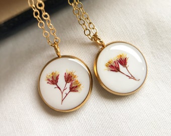 Colgante de resina con flor prensada, collar botánico con cadena de cable llena de oro de 14k, estilo vintage