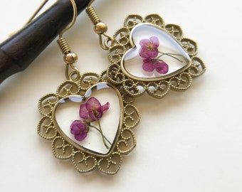 Pendientes colgantes de flores de Alyssum / Colgante de latón crudo / Gancho francés / Pendientes vintage