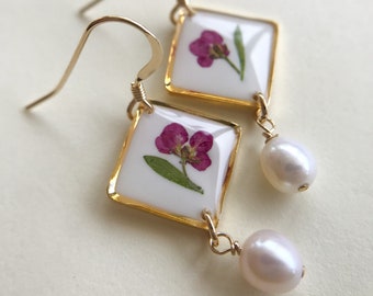 Pendientes colgantes de flores silvestres con perlas / relleno de oro de 14 k / estilo elegante / boda, aniversario, regalo de graduación para ella