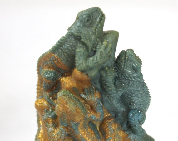 Chameleon on Mushroom Log Colored Resin of Sculpture - Green and sparkling Gold