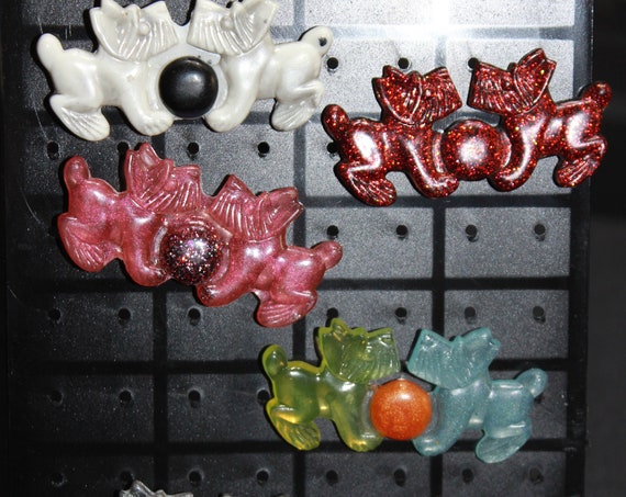 Wholesale Pinbacks - Scottish Terrier - 5 Dogs w/ball Pair Pins - One Low Price! 1 inch pin - Resin Colorful Decorative Accessories!