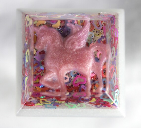 Hearts Abound Pegasus Harmonic Balancing Totem - Pink Sparkling over a bed of rainbow hearts! 1.25 inch