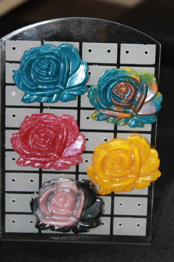 Wholesale Pinbacks - 5 Colorful Rose Pins - One Low Price! 1 inch pin - Resin Colorful Decorative Accessories! Blossoms Flowers