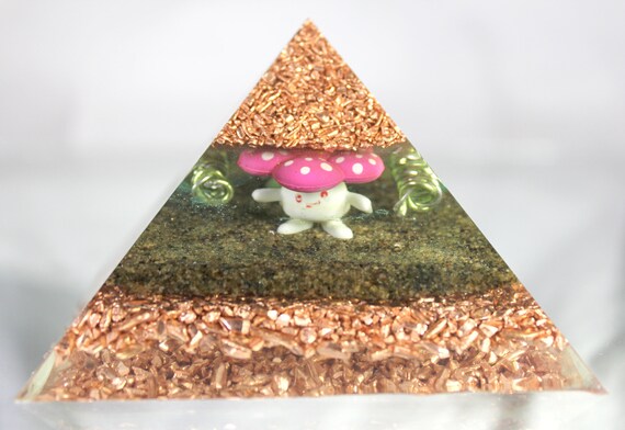 Skiploom and Vileplume Grass Pokemon in an Orgone Energy Dome! Big Pyramid with Peridot and Copper - Coils and Electricity!