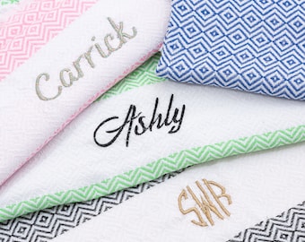 Serviette cadeau de mariage personnalisée, serviette avec prénom personnalisé, serviette de plage monogramme, cadeau de famille, proposition de demoiselle d'honneur, cadeau de mariage, cadeau pour elle