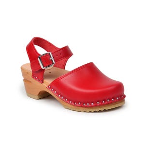 Zuecos de piel roja para niños: Sandalias suecas Troentorp