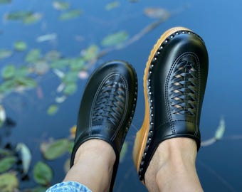 Braided Black Leather Clogs: Vintage Style Wooden Heel Mules