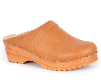 Light Brown Vegan Leather Clogs: Waterproof Mules with Alderwood Footbed