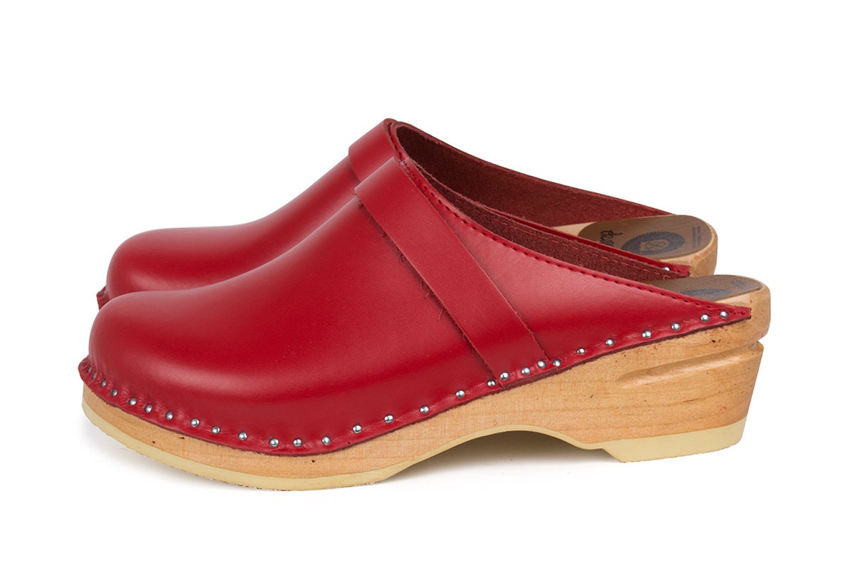 Wirginia - Red clogs, Swedish Clogs, wooden clogs, wooden sole, wood ...