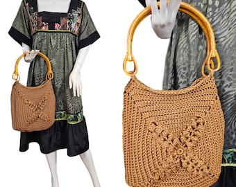 Bolso de mano tejido a ganchillo con asa superior en color amarillo mostaza de los años 70