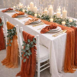Gebrannte orange Gaze Tischläufer und Servietten für rustikale Hochzeitsdekor, Terrakotta Käseleinen Läufer für Boho Empfangstische