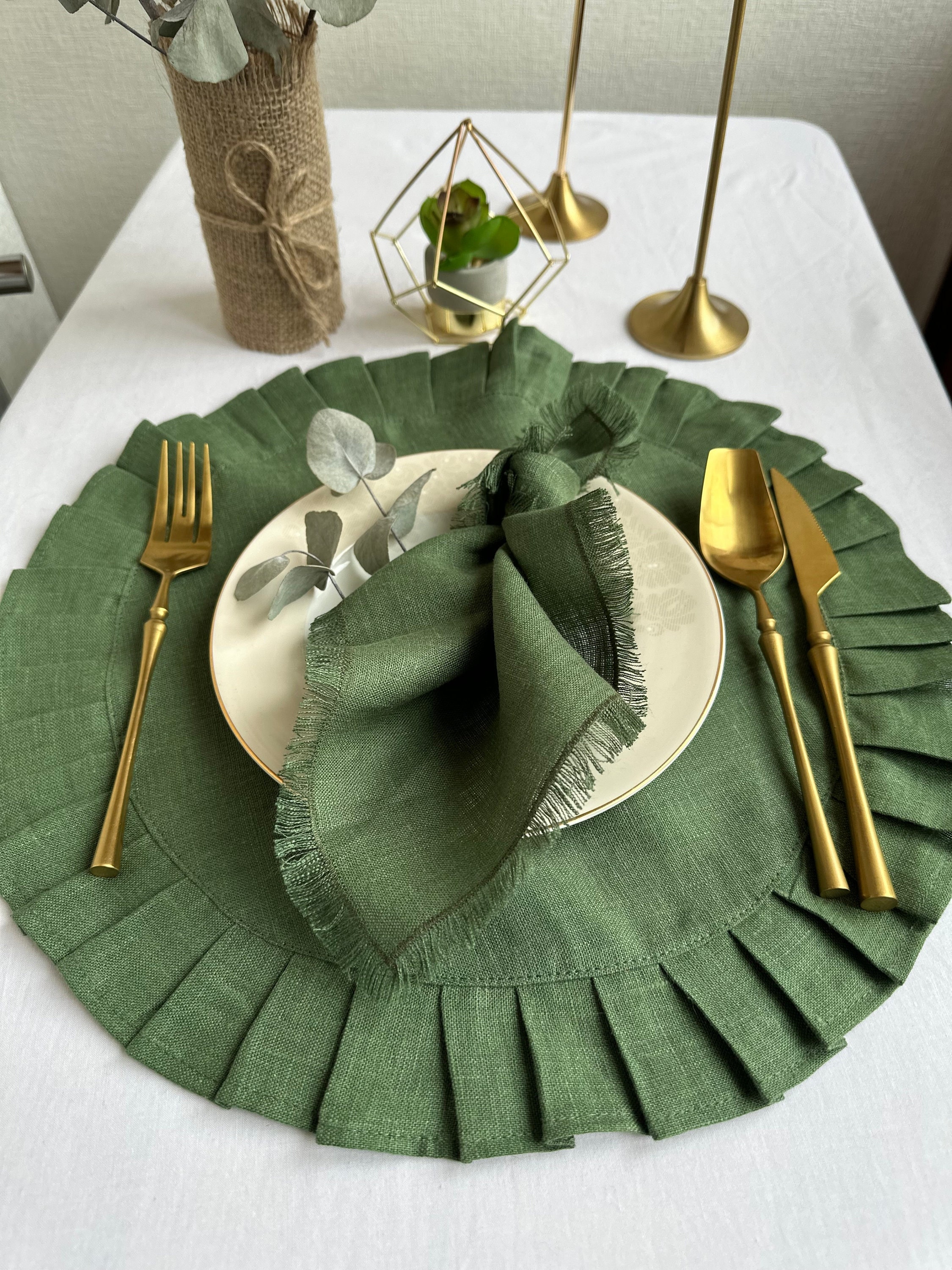 Green linen placemats, Round Placemats for wedding table decor, Custom placemats with ruffle various colors 40+, Placemats set 4, 6, 12