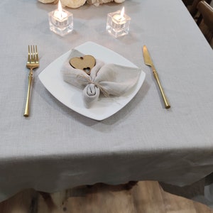 Hellgraue Tischdecke, Tischdecke Leinen Rechteck, Tischdecke auf dem Tisch