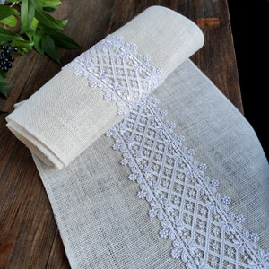 Runner da tavola in tela avorio con pizzo bianco, runner in tela da tavolo, runner da tavolo in iuta, ideale per centrotavola per matrimoni e decorazioni rustiche