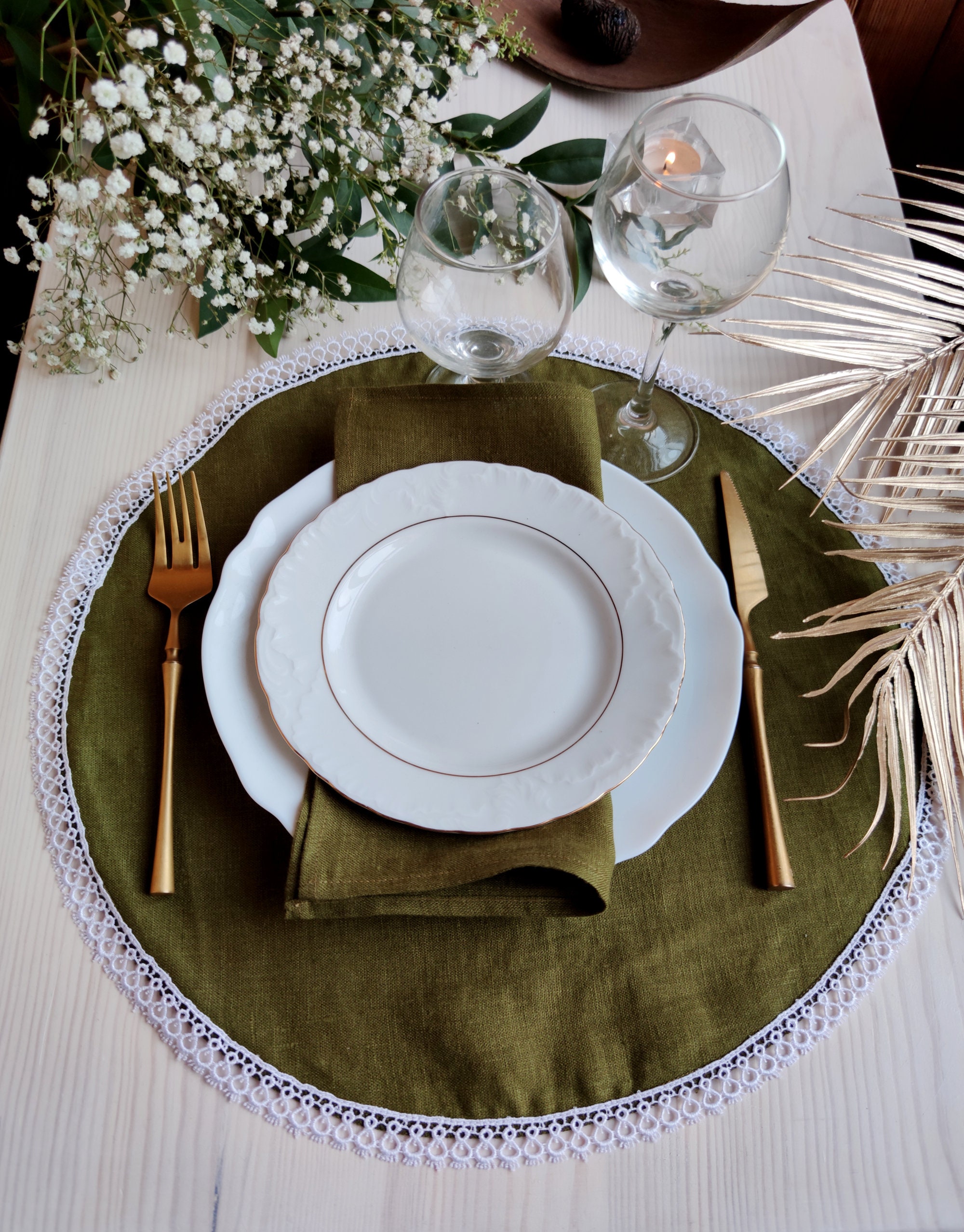 Nikalaz Ronde placemats en onderzetters van gerecycled leer, 4 stuks placemats 33 cm en 4 onderzetters 10 cm (vuil bruin Nikalaz Ronde placemats en onderzetters van gerecycled leer, 4 stuks placemats 33 cm en 4 onderzetters 10 cm (vuil bruin