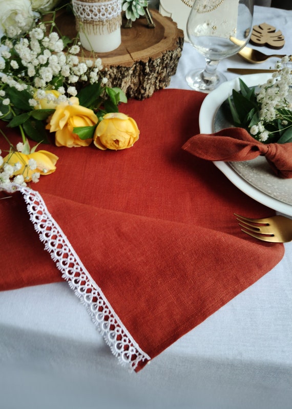 Chemin de table en lin vert sauge avec dentelle blanche, décor de table en  lin, chemins de table de mariage -  France