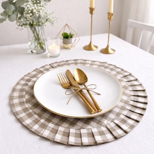 Linen placemats, Round placemats ruffled for wedding table decor, Custom place mats for farmhouse decor, Placemats set 4, 6, 12