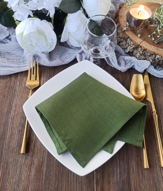 Eychei 30-Pack Dark Green Satin Napkins, 20x20 Inch Scalloped Edge Cloth Napkins For Wedding & Parties