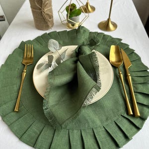 Manteles individuales de lino verde, manteles individuales redondos para decoración de mesa de boda, manteles individuales personalizados con volantes en varios colores (más de 40), juego de manteles individuales (4, 6 y 12 unidades)