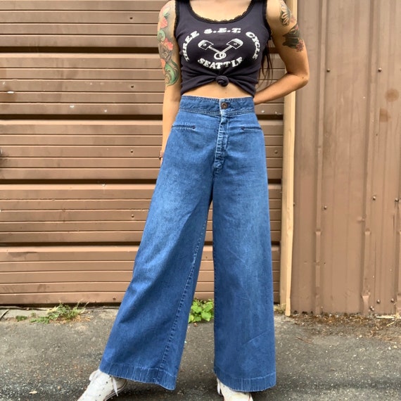 levis bell bottom jeans