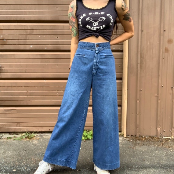 Vintage 1970's Levis Wide Leg Bell Bottom Jeans. - Gem