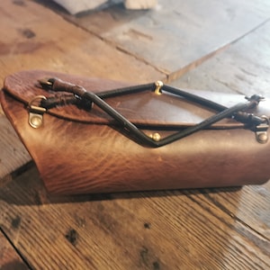 Arm protection Archery with elastic band and bodice hook for comfortable dressing