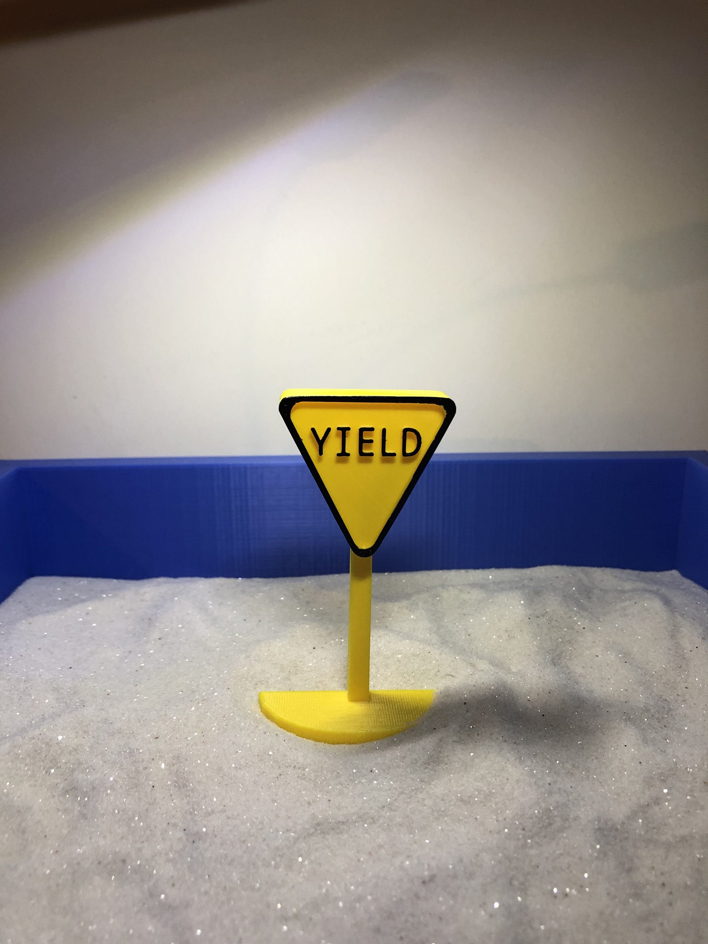 Sandtray Miniature Sign "YIELD"