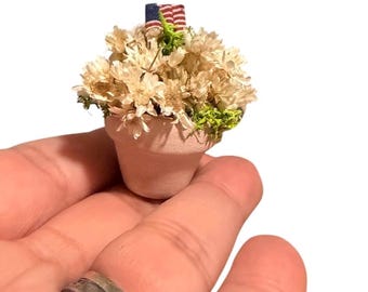 1/12 Scale July 4th Flowers in Terracotta Pot for dollhouse