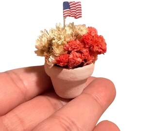 1/12 Scale July 4th Flowers in Terracotta Pot for dollhouse