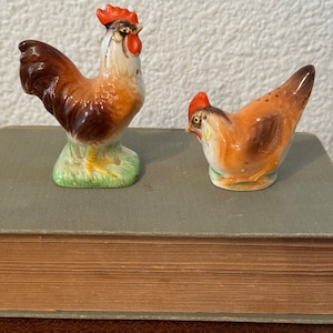 Mid Century Rooster and Chicken Salt and Pepper Shakers made in Japan - Collectable Salt and Pepper Shakers - Vintage Farmhouse - Chicken