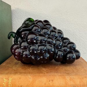 Blown Glass Bunch Of Grapes, Purple Grapes & Green Leaf/Stem - Murano Italian Style Glass Fruit - Kitchen Dining Room Home Decor - Vintage