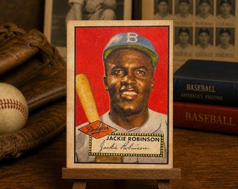 Tarjeta de béisbol de novato de Jackie Robinson de 1952 con diseño "descentrado" • Reimpresión envejecida para exhibición