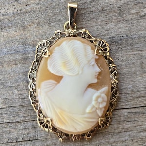 Vintage 10K Cameo Pendant