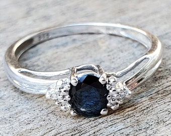 10K Blue Sapphire Diamond Chip Ring Size 7
