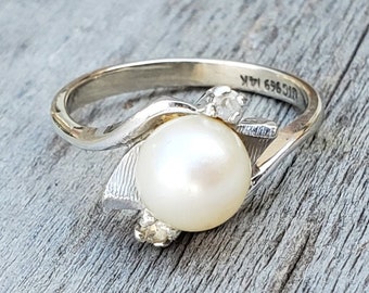 Vintage 14K Pearl Diamond White Gold Bypass Ring