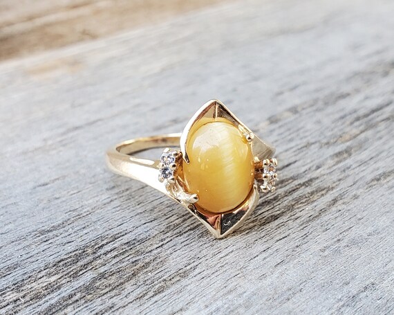 Beautiful Catseye Gemstone Ring | Cat eye jewelry, Jewelry rings diamond, Cat  rings jewelry