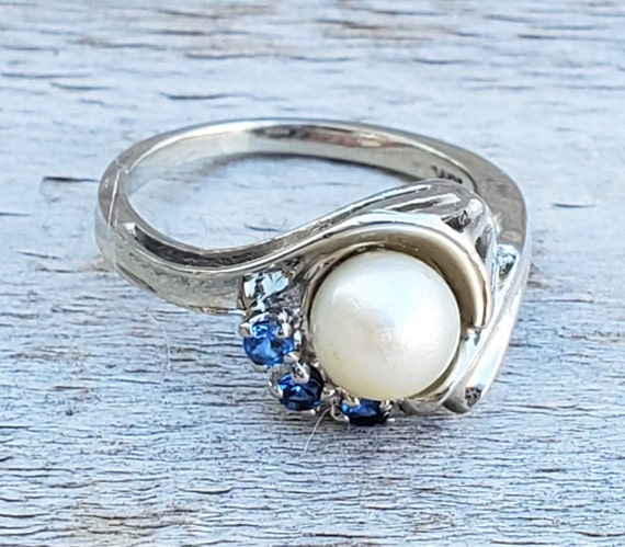 10K White Gold Pearl Sapphire Ring - image 5