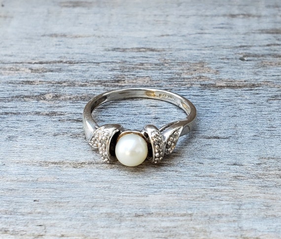 10K Pearl and Diamond Ring - image 3