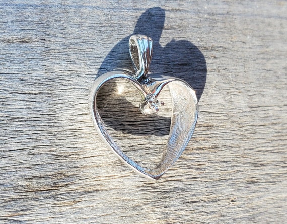 14K Diamond Heart Pendant - image 5