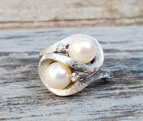 Vintage 14K Double Pearl & Diamond Ring - image 4