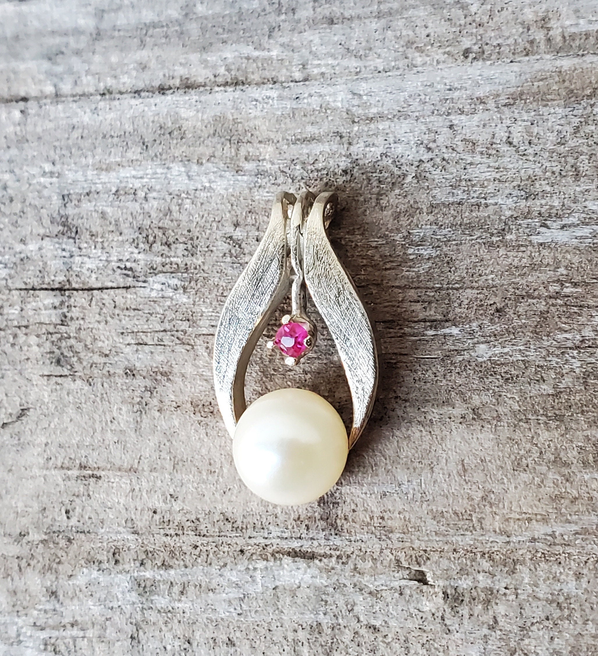 Pearl and ruby pendant hot sale
