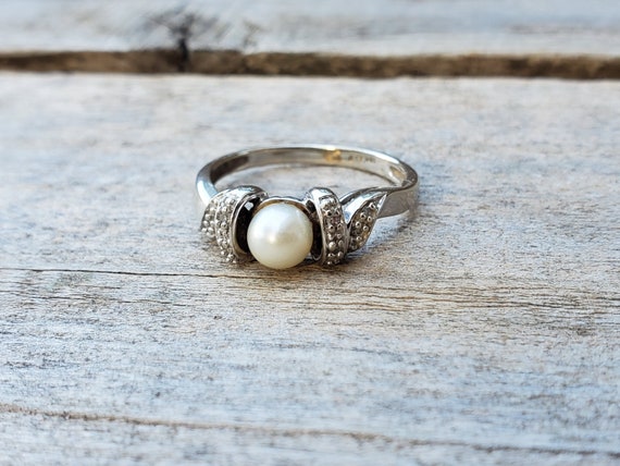 10K Pearl and Diamond Ring - image 2