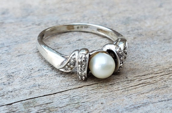 10K Pearl and Diamond Ring - image 1