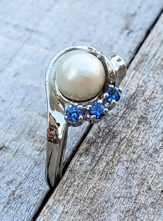 10K White Gold Pearl Sapphire Ring - image 7