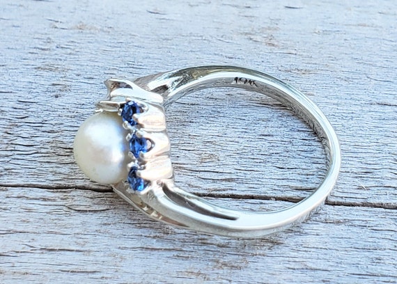 10K White Gold Pearl Sapphire Ring - image 3
