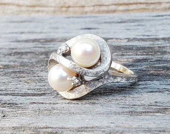 Vintage 14K Double Pearl & Diamond Ring - image 2