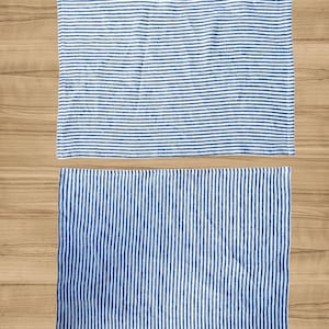 Pu&ograve; includere: Due quadrati di tessuto a righe blu e bianche, uno orizzontale e uno verticale, sono mostrati su una superficie di legno. Il quadrato superiore ha righe orizzontali, mentre il quadrato inferiore ha righe verticali. Il testo "Horizontal (H)" e "Vertical (V)" &egrave; visibile.